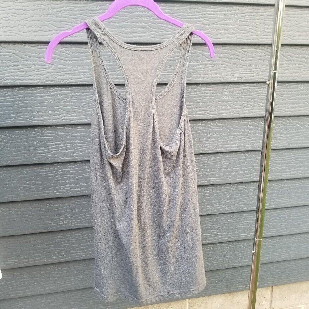 Lot of 4 Medium Shirts (2 tanks, two long sleeve) - Picture 15 of 15